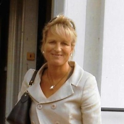 Caroline Hurford-Jones